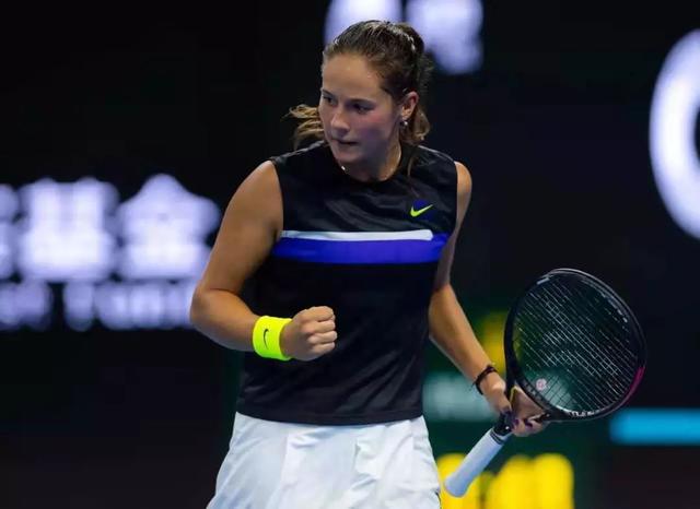 他在右路持 他在右路持